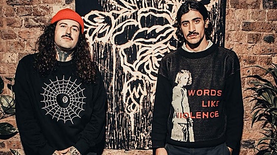 Jacobo y Lucas Amador, tatuador y modelo: «Nos criamos en una casa con mucha libertad. Nos dejaban hacer lo que quisiéramos»