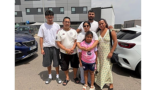 La familia más afectada por el derrumbe de Benetússer pasará otra noche en el hotel de Alcàsser