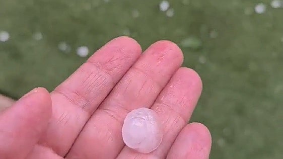 Sensación de 63 grados en Sumacàrcer y reventones en Alicante acompañados de granizo