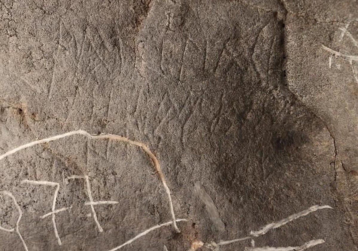 Hallazgo histórico: descubren en una cueva de Valencia unas 120 inscripciones latinas del Imperio romano – Las Provincias