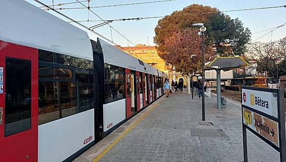 Metrovalencia refuerza el servicio nocturno de la Línea 1 hoy lunes 17 y el martes 18 para facilitar la movilidad por las fiestas de Bétera