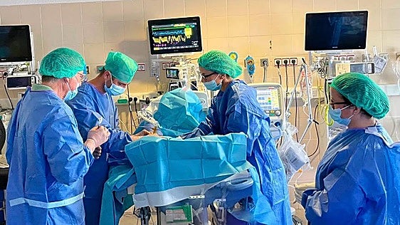Salvan a un bebé de quedarse ciego en el hospital de Elche