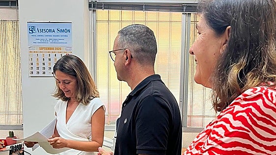 Nuria Martínez visita la Oficina de Justicia en el Municipio de Canals