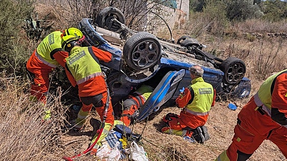 Un herido al caer su vehículo a un campo en Pedralba