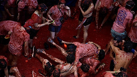 Atendidas cuatro personas por gas pimienta en la Tomatina de Buñol