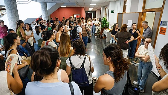 Los opositores de Infantil de la Comunitat se ven obligados a empezar la prueba una hora más tarde por una incidencia