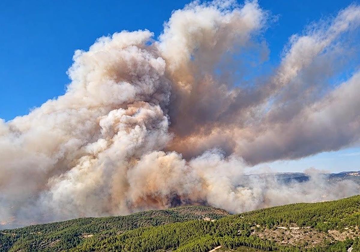 Última hora del incendio en Tuéjar | Las Provincias