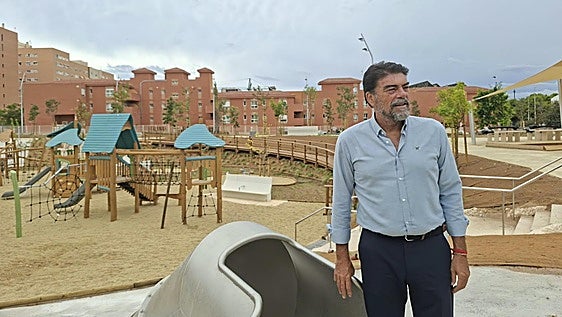 Alicante estrena un nuevo parque de 20.000 metros cuadrados con escenario, tirolina y 9 toboganes enormes