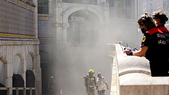 Algunas paradas del Mercado Central de Valencia no podrán abrir este viernes a causa del incendio