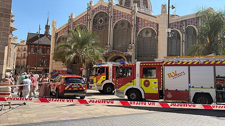 Un incendio obliga a desalojar el Mercado Central de Valencia