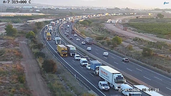 Un accidente en la A-7 a la altura de Manises provoca largas colas sentido Alicante