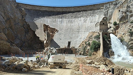 Acometen el refuerzo de la presa en el embalse de Buseo
