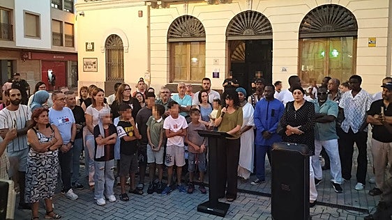 Los vecinos de Tavernes alzan su voz contra el odio y la violencia