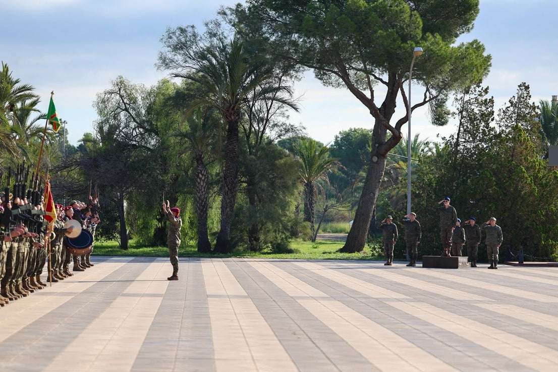 FOTOS | Felipe VI asiste a maniobras militares en Bétera