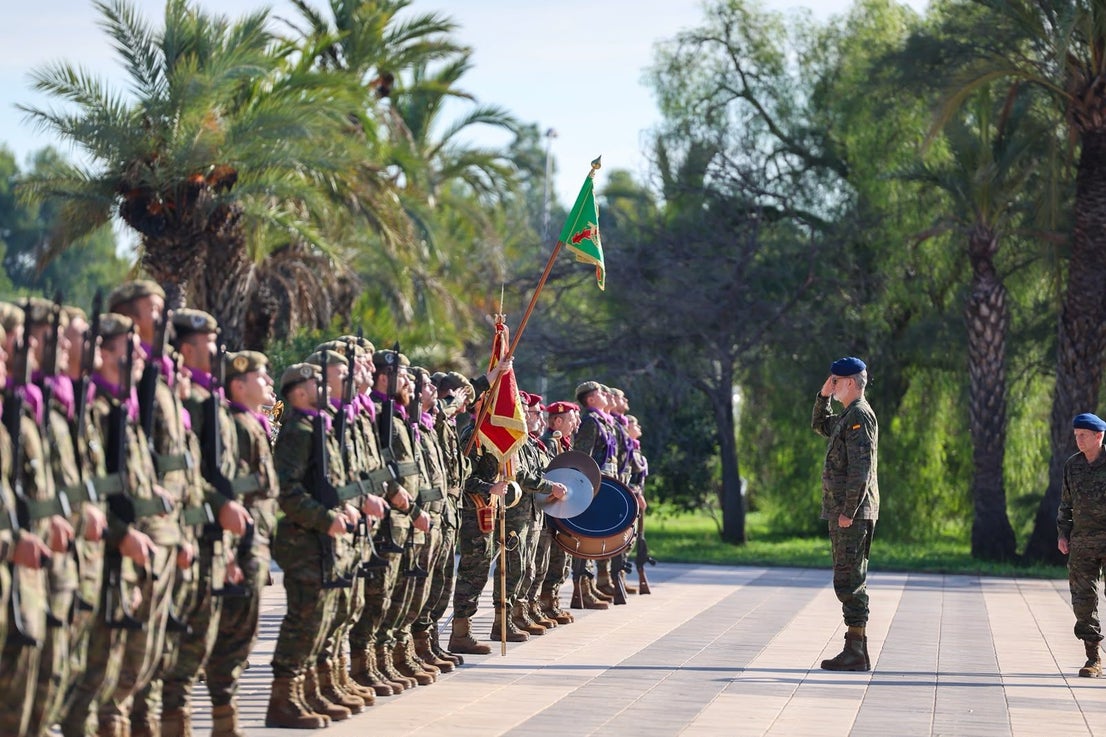 FOTOS | Felipe VI asiste a maniobras militares en Bétera