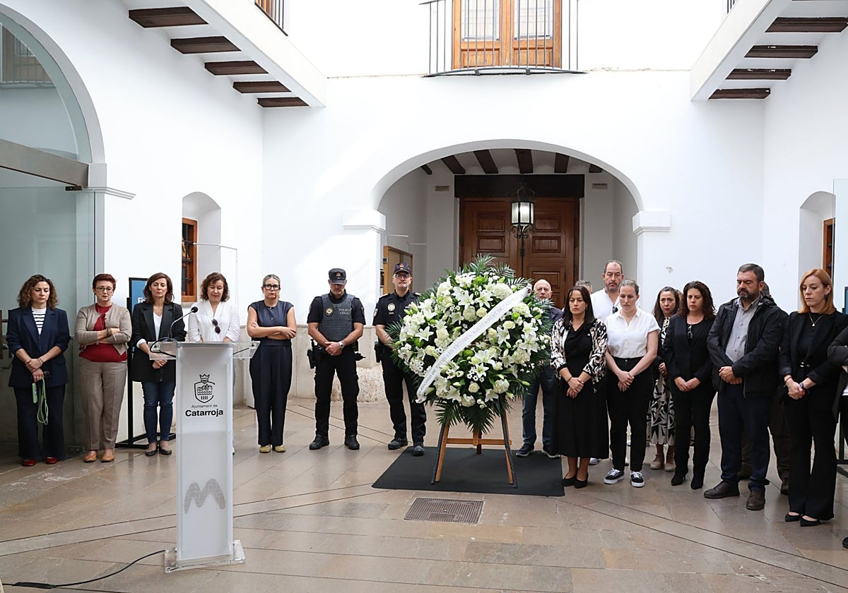 Catarroja recuerda a las víctimas de la DANA