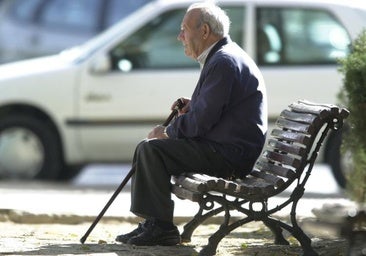 La soledad entre mayores, una plaga silenciosa sobre todo en verano: «Tenemos derecho a una vejez digna»