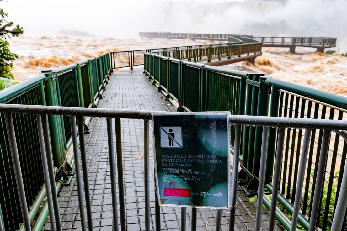 Las impresionantes imágenes de la crecida del agua en el Parque de las cataratas de Iguazú