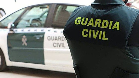 La Guardia Civil frustra un robo en una sucursal bancaria en Benifaió tras detener a tres butroneros