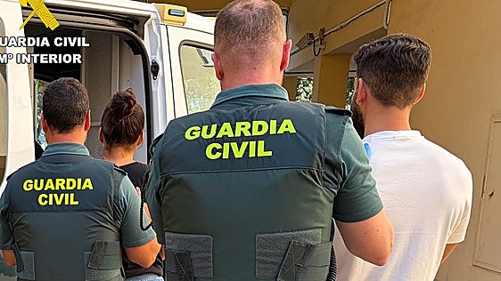 Arrestadas dos personas en Oliva por robar con la técnica del mataleón