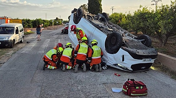 Cinco personas heridas en un accidente de tráfico en un camino rural de Museros