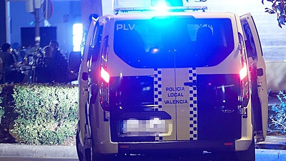 Dos policías salvan a una joven horas después de fugarse de un centro de salud mental de Valencia