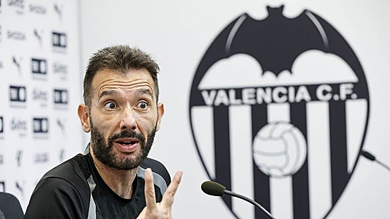 Corberán, un técnico con pocos mensajes: «Las palabras sin hechos irritan» y el «mercado ya es pasado»