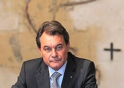 Mas se queja de que les «toquen las narices» con el catalán