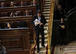 Rajoy se dirige a la tribuna. / Foto: Susana Vera (Reuters) | Vídeo: Atlas