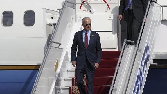 Biden, a su llegada a Kiev