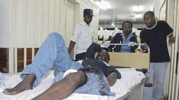 Un herido es atendido en el hospital