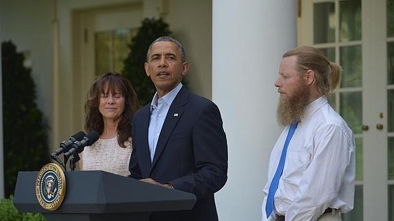 Obama, junto con el soldado liberado a cambio de cinco afganos de Guantánamo