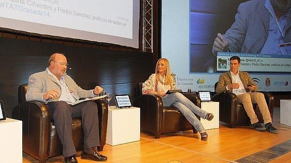 Eduardo Peralta, izquierda, junto a Cristina Cifuentes y Pedro Sánchez.