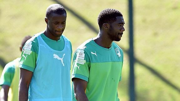 Yaya (i) y Kolo, en un entrenamiento. 