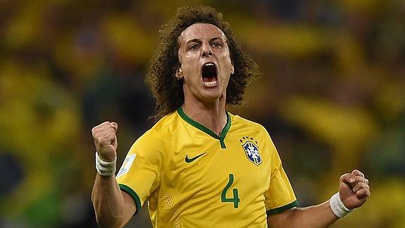 David Luiz celebra el segundo tanto brasileño. 