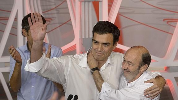 Pedro Sánchez, junto a Alfredo Pérez Rubalcaba.