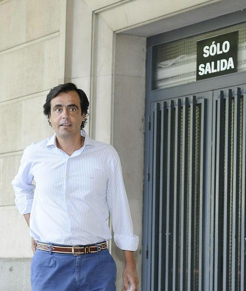 Alfonso Ruiz-Mateos, a su llegada hoy al Juzgado de Sevilla. 