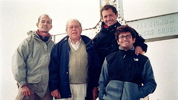 Jordi Pujol Ferrusola (2º por la derecha), con su padre y dos hermanos.