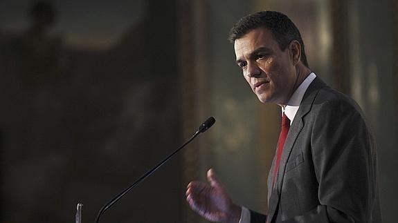 El secretario general del PSOE, Pedro Sánchez, durante su intervención hoy en un desayuno informativo organizado por Nueva Economía Fórum. 