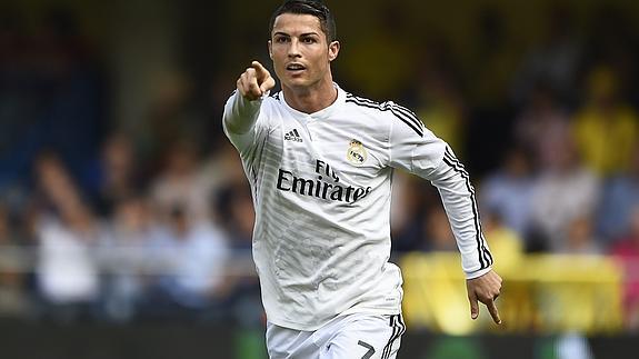 Cristiano celebra un gol en El Madrigal.  