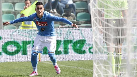 Callejón celebra un gol. 