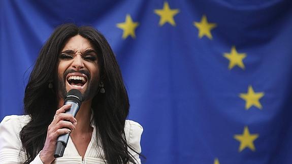 Conchita, en pleno concierto. 