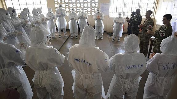 Curso de lucha contra el ébola dirigido por el ejército británico en Freetown, Sierra Leona 