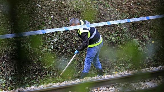 La Policía continúa buscando pruebas que ayuden a averiguar las causas de la muerte del niño. 