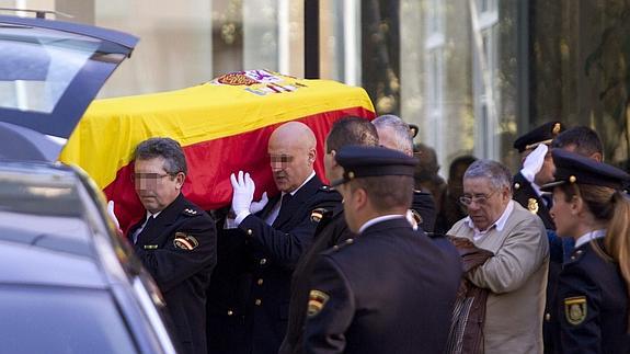 Funeral de la agente fallecida. 