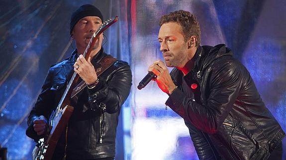 The Edge, junto a Chris Martin, el pasado 1 de diciembre.