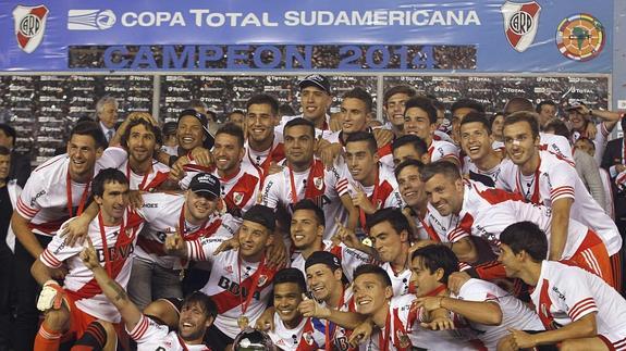 Los jugadores de River celebran el triunfo. 