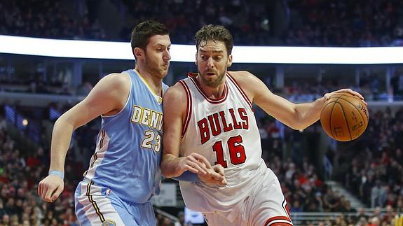 Pau Gasol, durante el partido ante los Nuggets. 