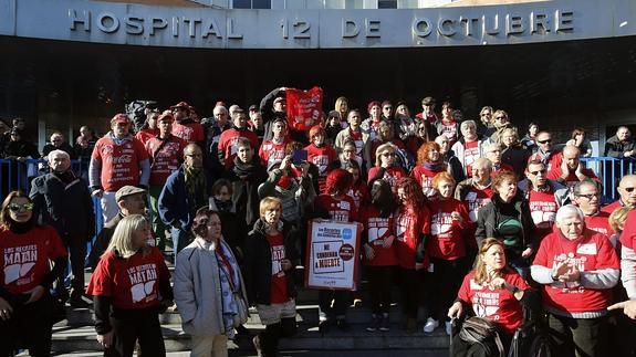 Afectados por hepatitis C concentrados en Madrid.