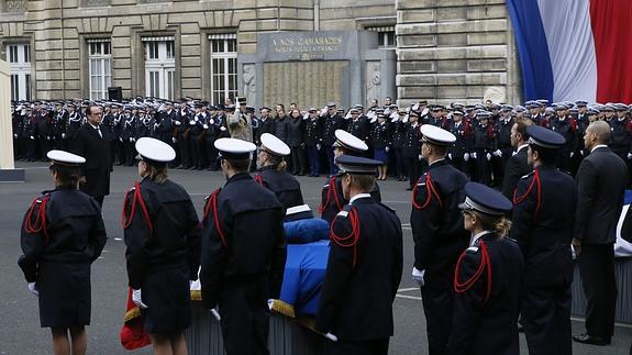 Homenaje a los agentes fallecidos. 